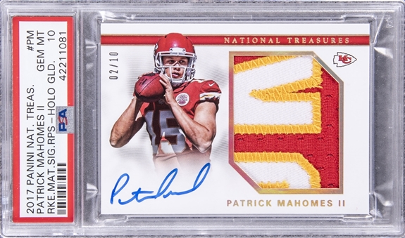 2017 Panini National Treasures Holo Gold #RMS-PM Patrick Mahomes Signed Patch Rookie Card (#02/10) – PSA GEM MT 10